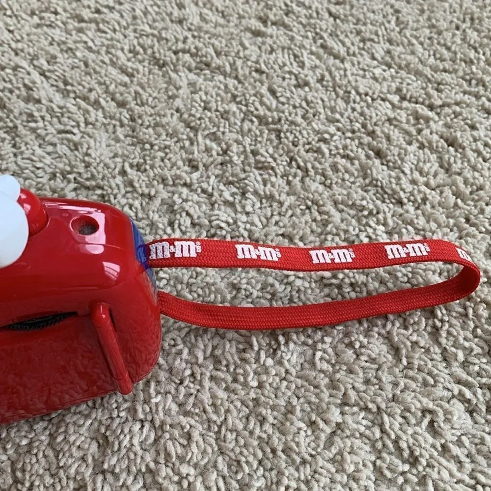 M&M 35mm Camera. In excellent condition !!‎ RARE !! Includes carrying strap!